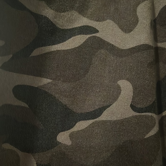 Torrid size 18 camo cropped pants - Picture 4 of 5